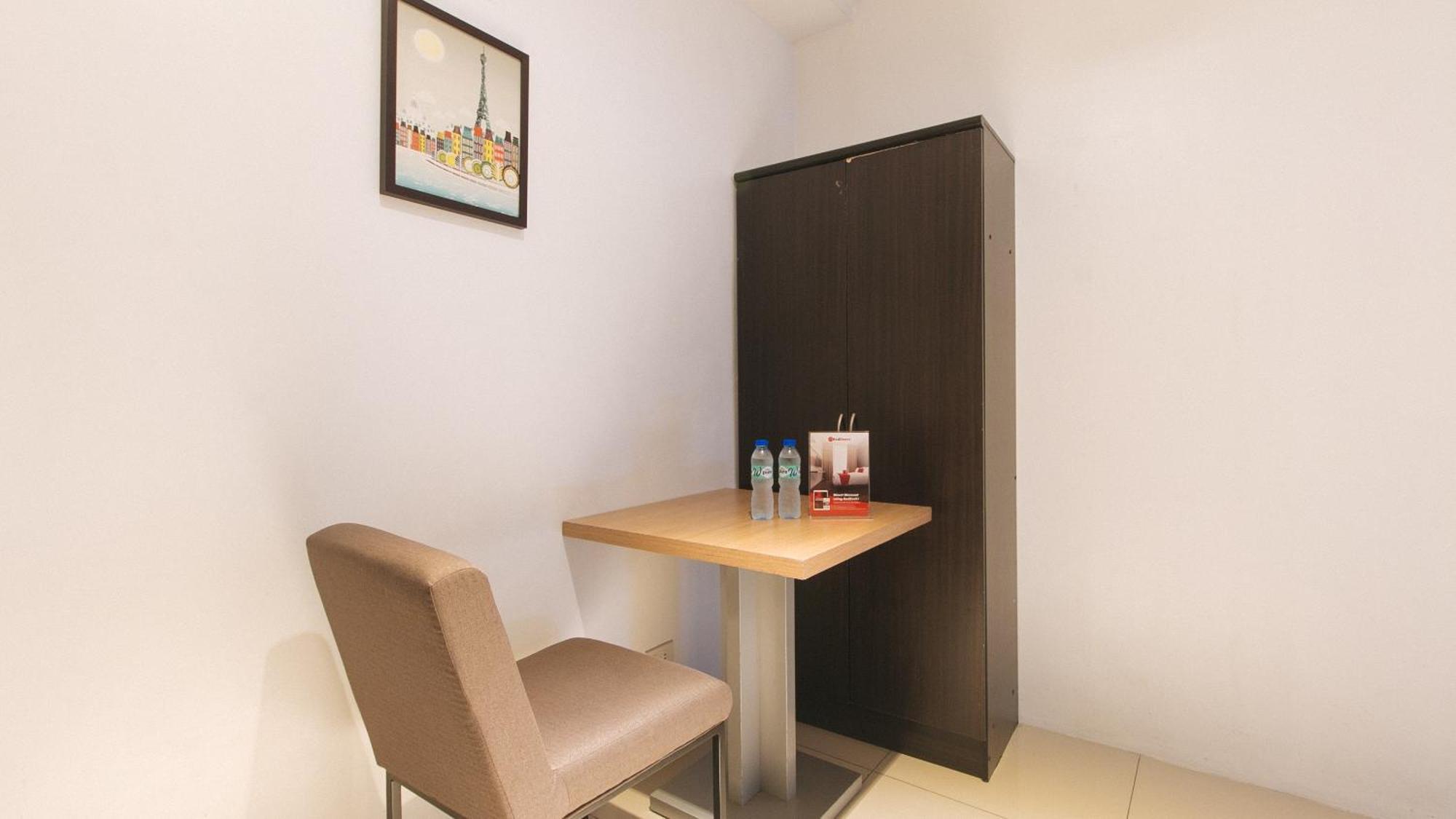 Reddoorz @ Melbourne Suites Makati Макати Экстерьер фото