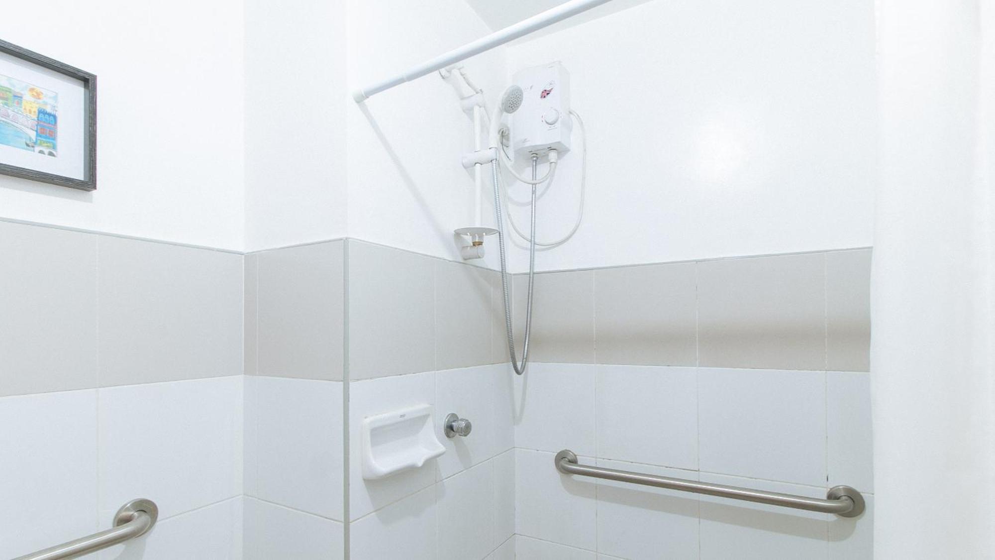 Reddoorz @ Melbourne Suites Makati Макати Экстерьер фото