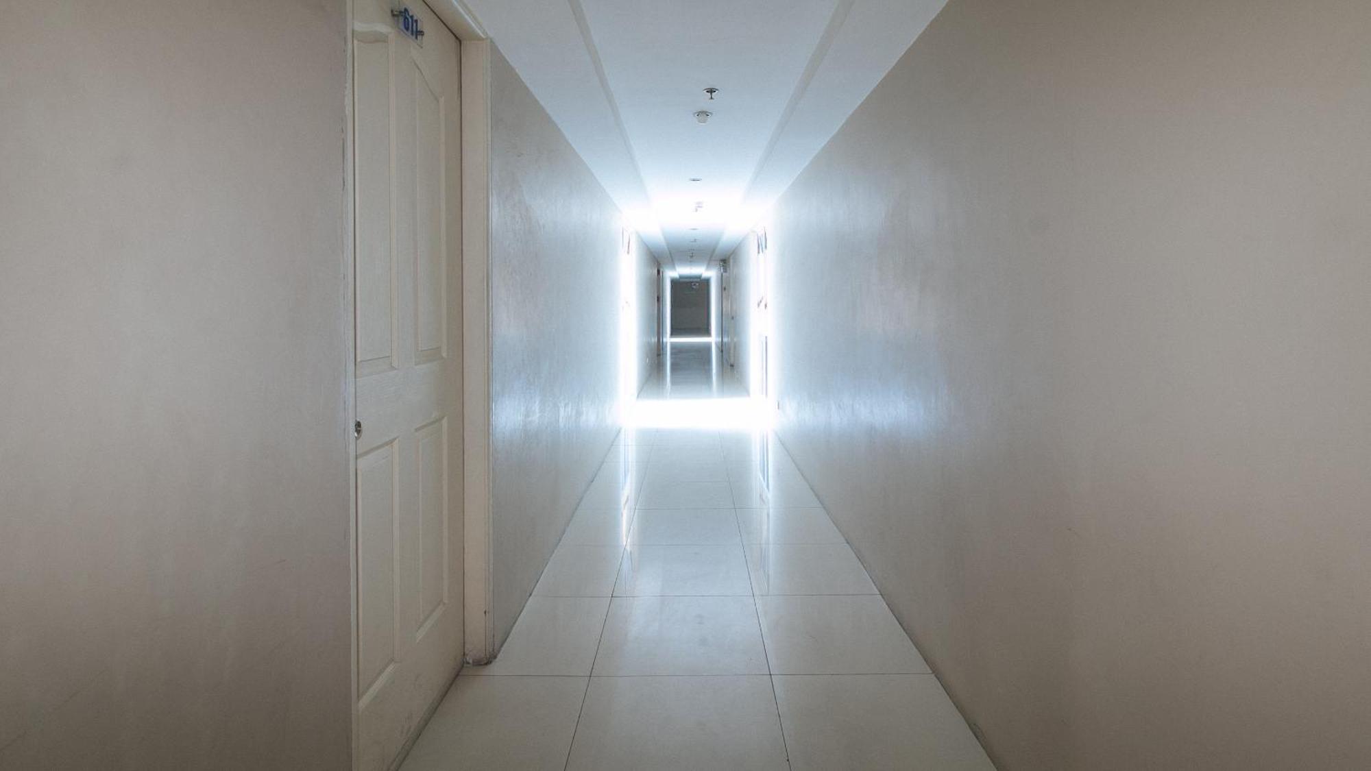 Reddoorz @ Melbourne Suites Makati Макати Экстерьер фото